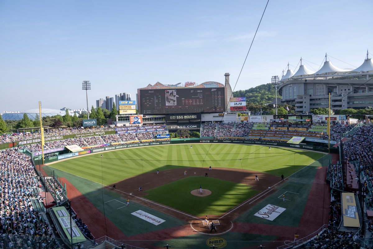 인천SSG랜더스필드에서 열린 KBO 프로야구 경기 실제 사진